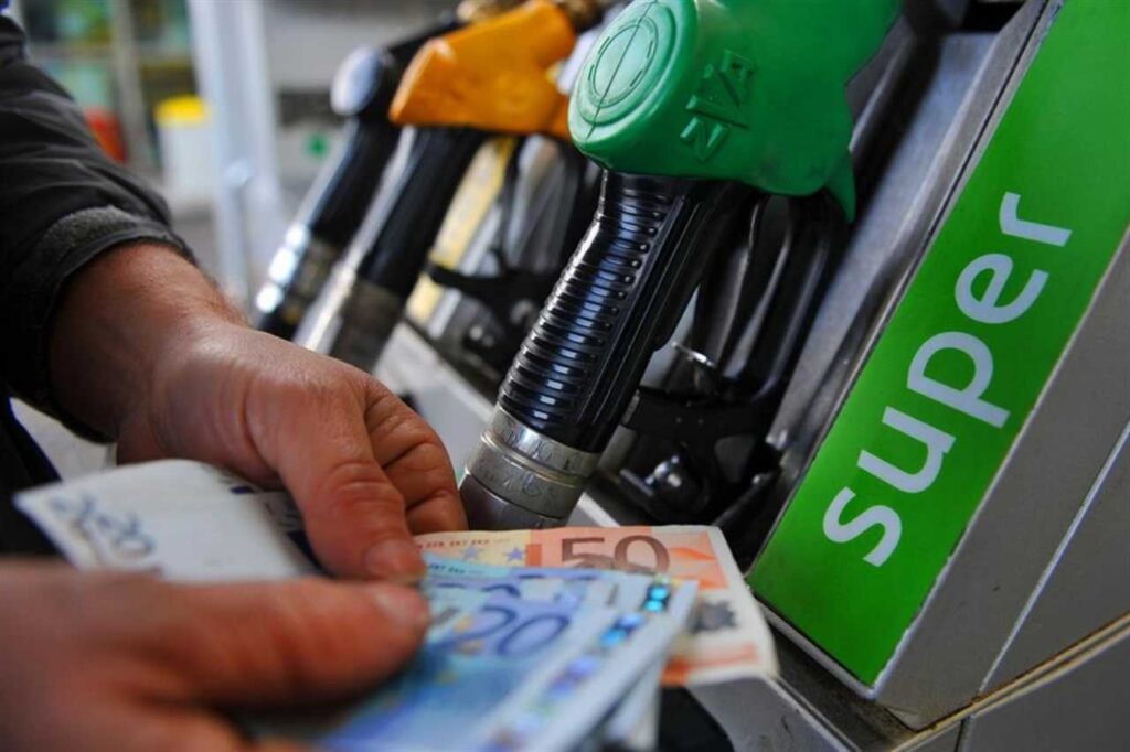 Denuncia del Codacons contro il Ministero dell'Economia e delle Finanze per il caro-carburanti