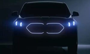 Nuova BMW X2, primo sguardo al design: avrà il grande doppio rene illuminato [VIDEO]