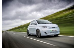 Fiat 500 Elettrica: è lei la migliore city car elettrica nel Regno Unito
