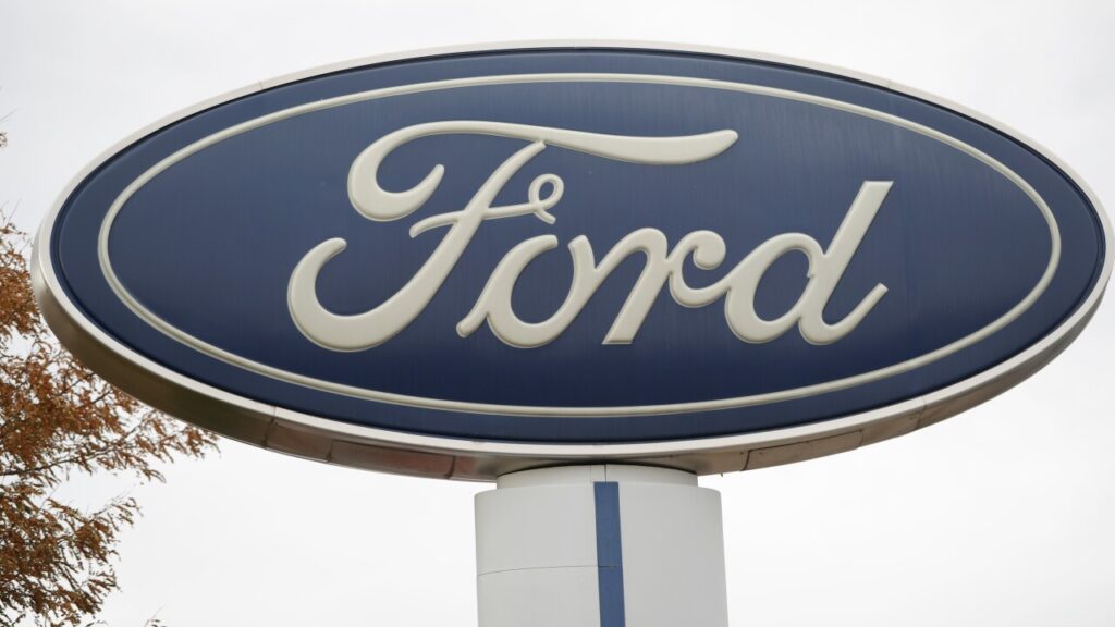 Ford licenzia 600 operai durante lo sciopero negli USA