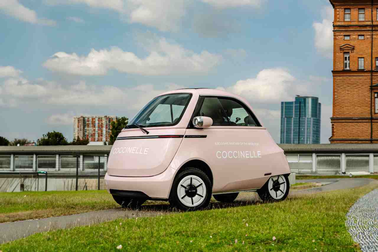 Microlino: è partner di Coccinelle per la Milano Fashion Week 2023