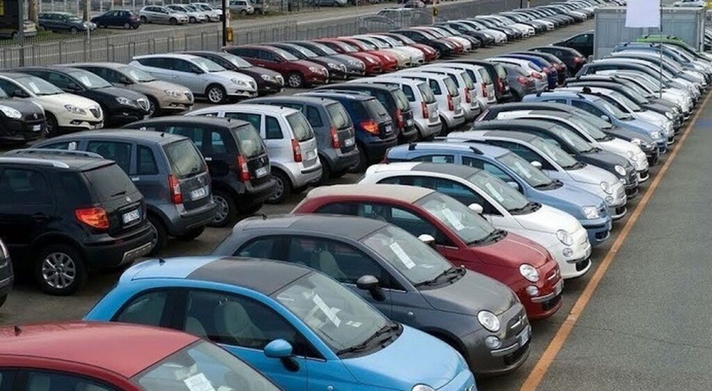Auto usate: quasi 395.000 passaggi di proprietà a luglio 2023 in Italia