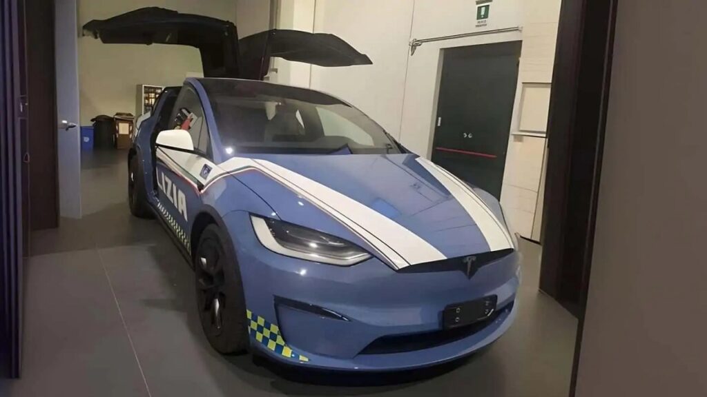 Tesla Model X sarà presto a disposizione della Polizia di Stato [VIDEO]