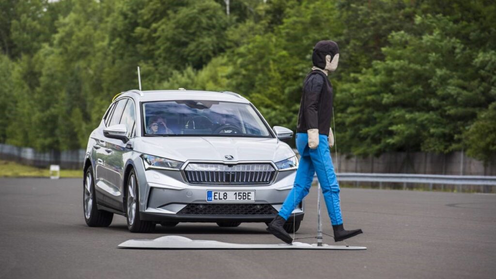 Sistemi di assistenza alla guida di Škoda: la sicurezza al primo posto