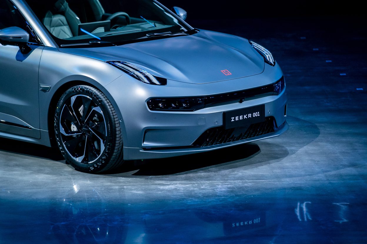 Dombrovskis avvia l’indagine anti-dumping sulle auto elettriche cinesi e prepara le consultazioni preliminari con la Cina