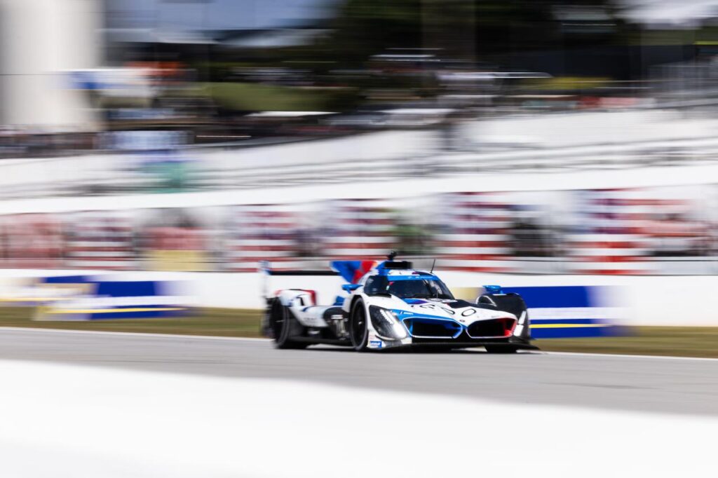 BMW M Hybrid V8: settima e ottava posizione alla Petit Le Mans 2023 [FOTO]