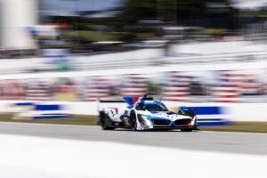 BMW M Hybrid V8: settima e ottava posizione alla Petit Le Mans 2023 [FOTO]