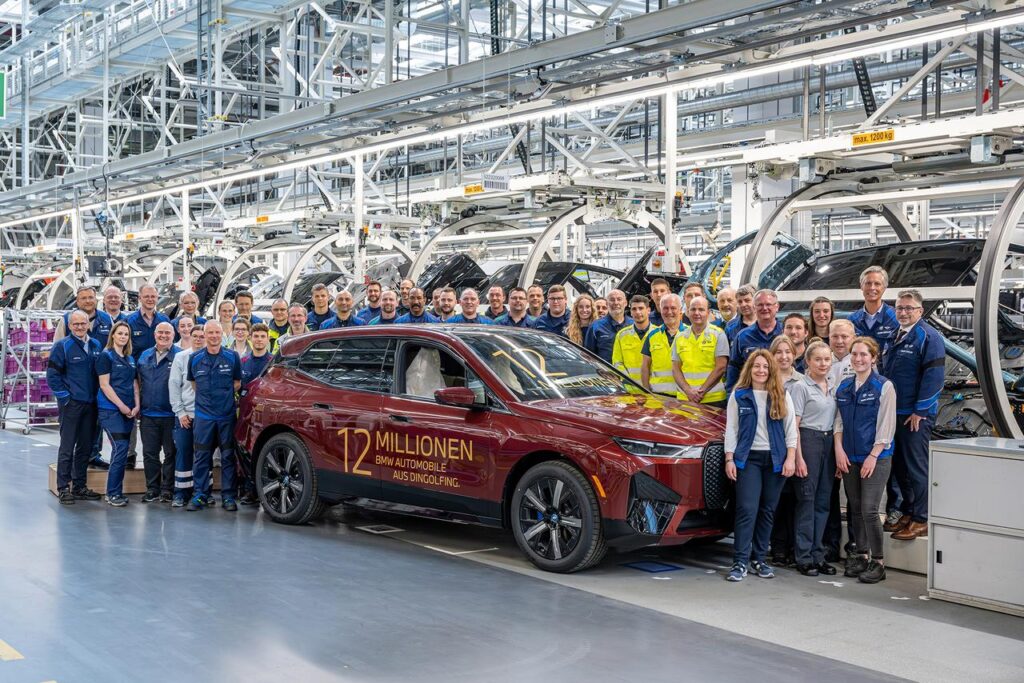BMW celebra mezzo secolo di eccellenza nel suo stabilimento di Dingolfing