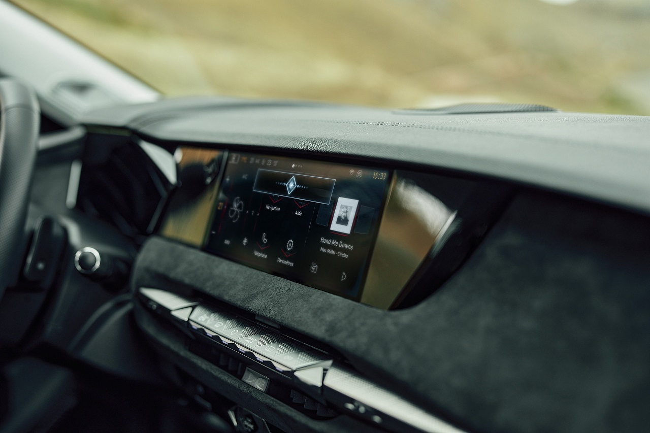 DS Automobiles: la casa francese di Stellantis sarà la prima in Europa ad integrare ChatGPT