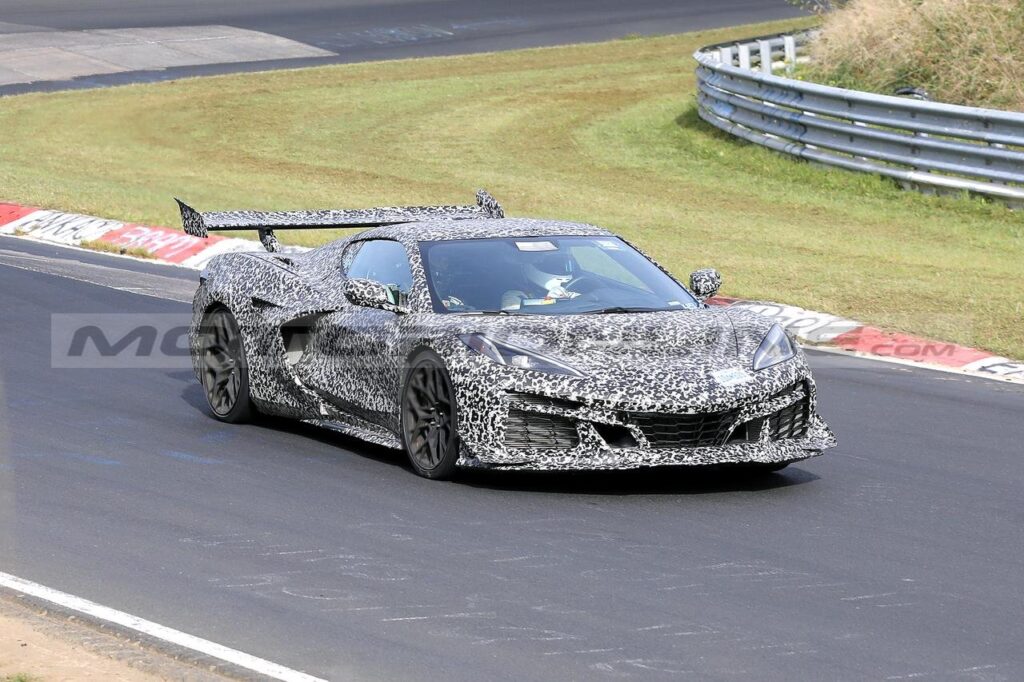 Nuova Chevrolet Corvette ZR1: test sul Nurburgring per la nuova supercar [FOTO SPIA]