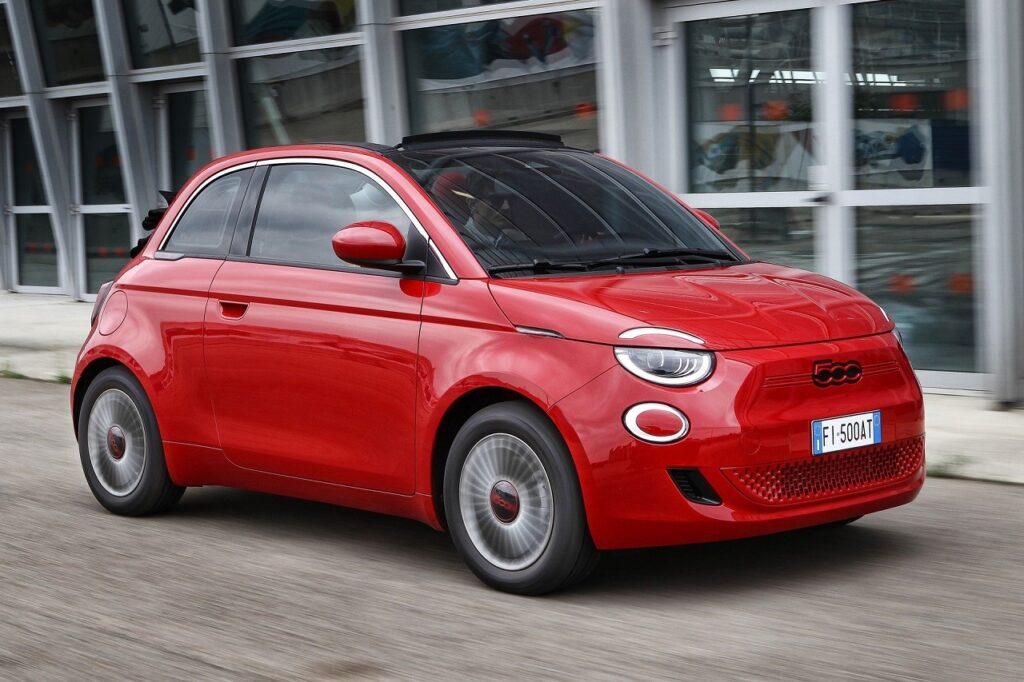 Fiat 500e: nuovo servizio di ricarica rapida on demand semplifica la vita ai clienti