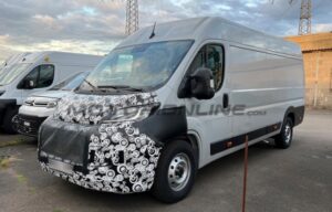 Nuovo Fiat Ducato: immortalato il restyling del furgone [FOTO SPIA]