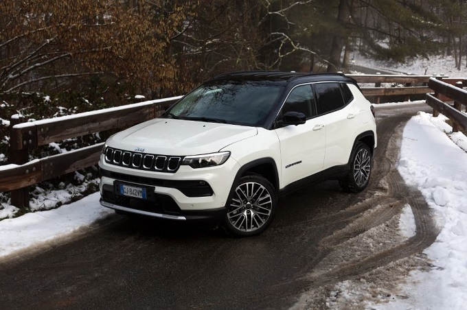 Tecnologia Jeep 4xe e pneumatici invernali per il massimo della sicurezza