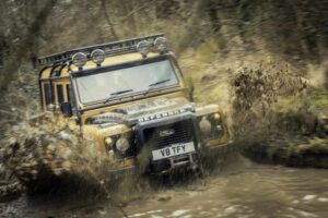 Land Rover Classic off-road experience: l’esclusivo evento per sole 9 persone nella tenuta di Eastnor