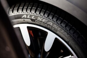 Pirelli consiglia nella scelta tra pneumatici all season e pneumatici invernali
