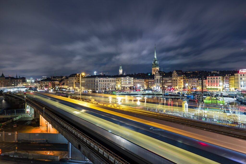Stop auto benzina e diesel: Stoccolma le vieterà in centro dal 2025