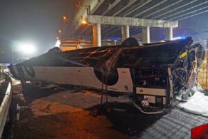 Tragedia a Mestre, bus precipita da cavalcavia: 21 morti e 15 feriti, di cui 5 gravi