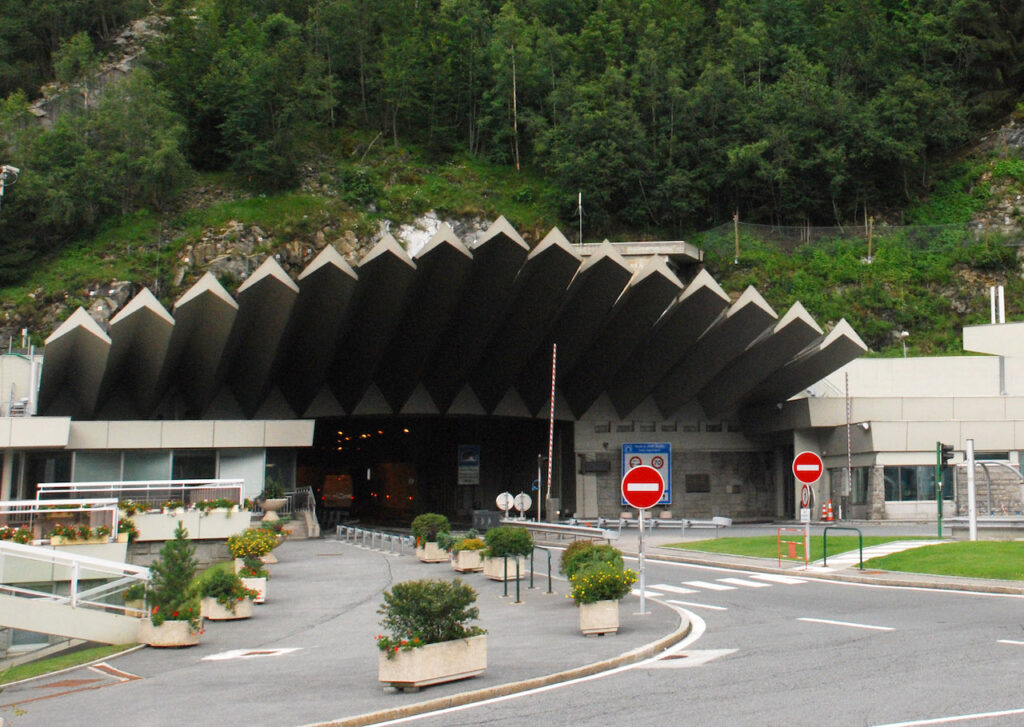 Traforo del Monte Bianco: chiuso da oggi, riaprirà il 18 dicembre