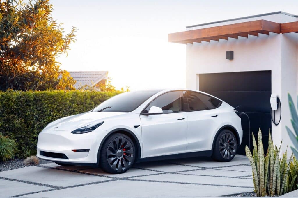 Tesla e India, un’intesa storica per le auto elettriche: importazione e Gigafactory entro il 2026
