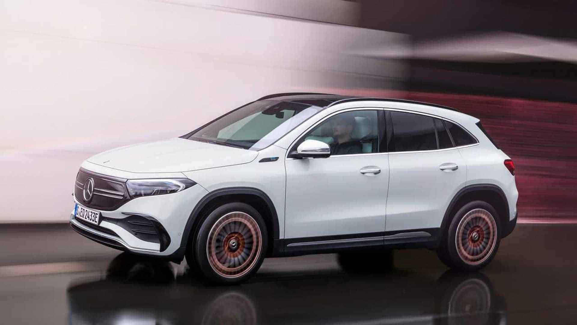 Mercedes EQA 2024: motori, estetica, interni, batteria, autonomia e prezzi