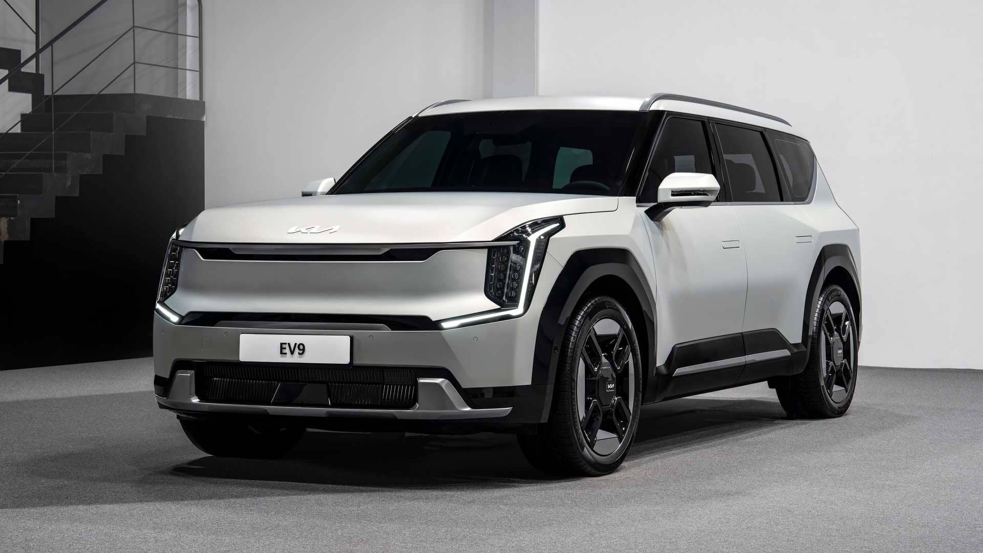 Kia EV9 2024: dimensioni, motori, batterie e autonomia