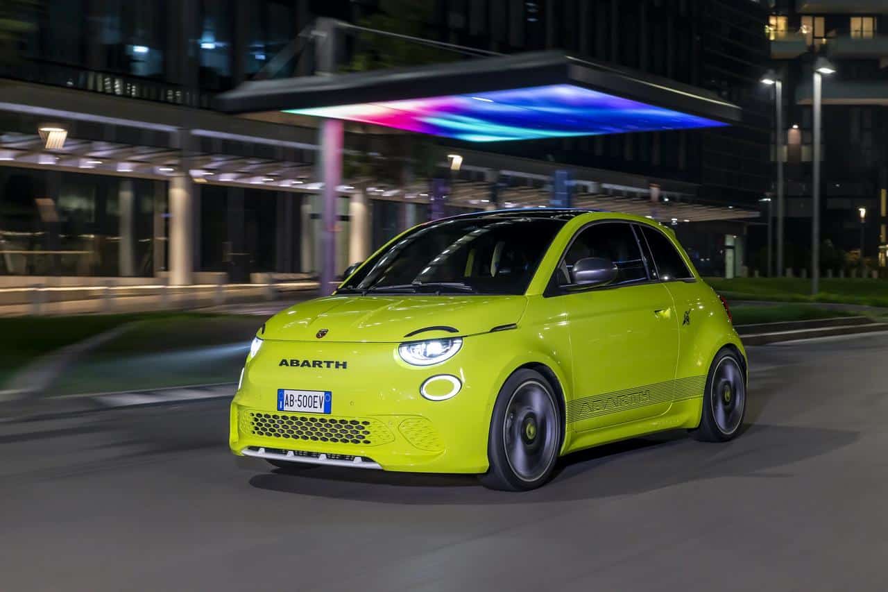 Abarth 500e elettrizza il Milan Games Week & Cartoomics 2023