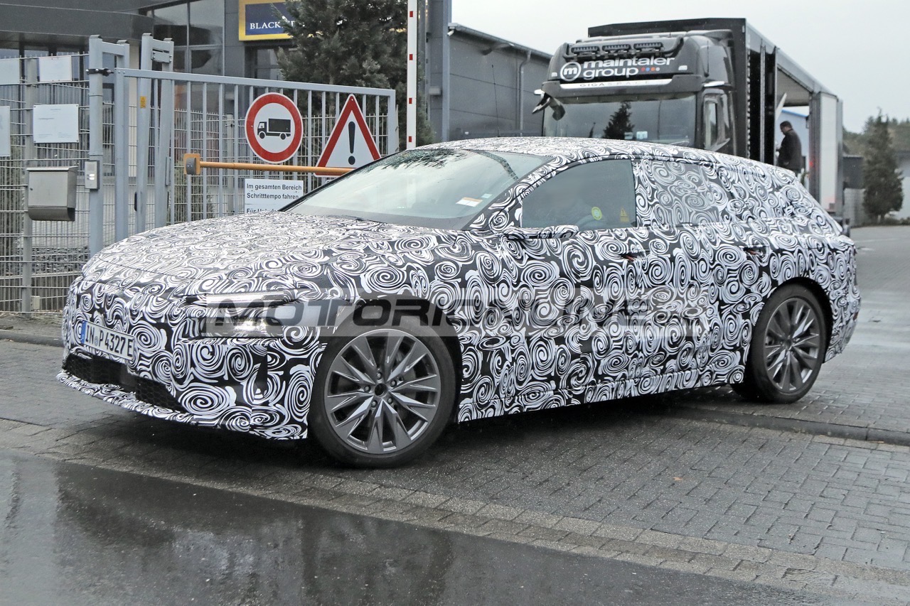 Audi A6 Avant e-tron - Foto spia 2-11-2023