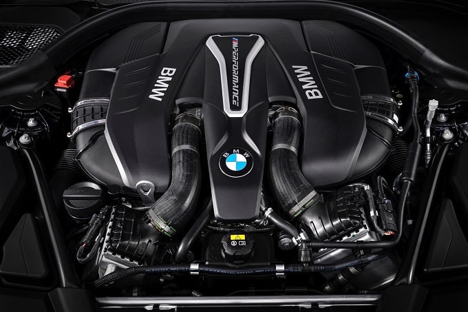 BMW, a Monaco si volta pagina: stop alla produzione di motori termici in Germania
