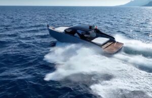 Centouno Navi Vespro: la prova dello yacht a motore [VIDEO]