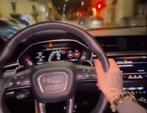 Si filma mentre sfreccia in auto a 170 km/h in città [VIDEO]