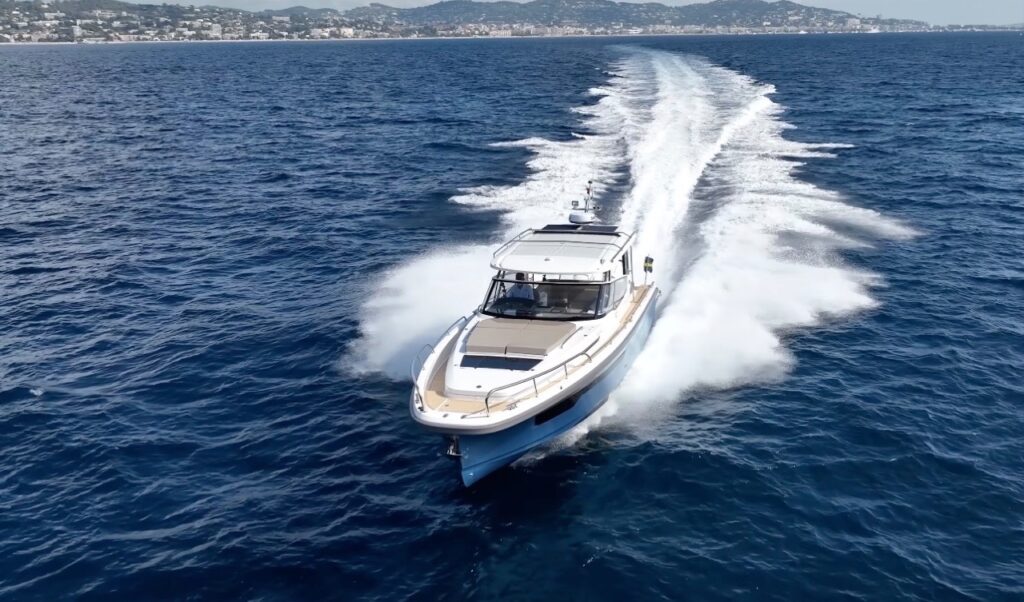 Nimbus W11: la prova della barca a motore walkaround [VIDEO]