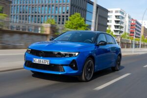Opel Astra Electric: il nuovo capitolo green della best-seller del Fulmine [VIDEO]