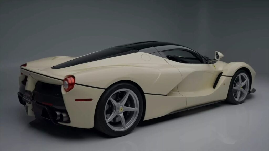 La LaFerrari bianca crema di Sammy Hagar cerca un nuovo proprietario: l’ex frontman dei Van Halen mette in vendita la sua hypercar