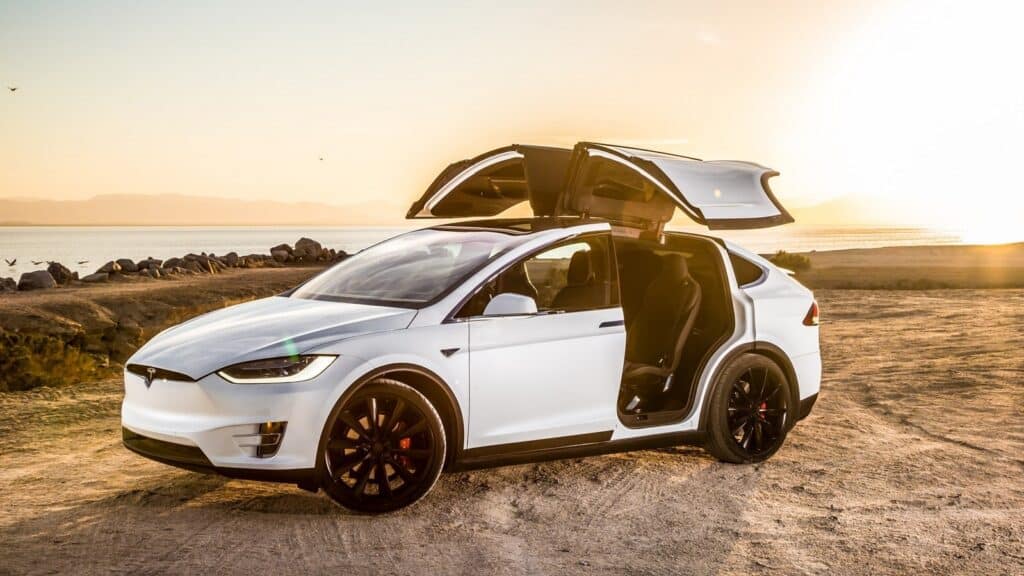 Tesla e India, un’intesa storica per le auto elettriche: importazione e Gigafactory entro il 2026