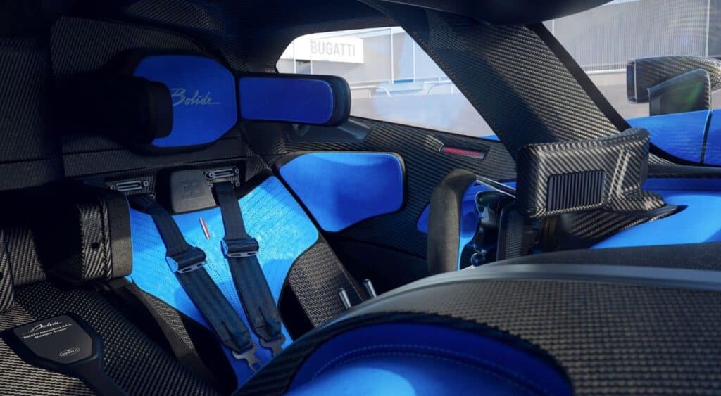 Bugatti Bolide: svelati gli interni per un’esperienza di guida unica