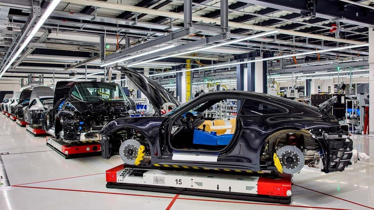 Porsche rinnova la fabbrica di Zuffenhausen per le auto elettriche. Qui sarà prodotta la Boxster elettrica