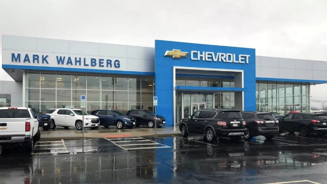 Quasi 4.000 concessionari di auto negli USA chiedono a Biden di rallentare l’avanzata delle auto elettriche