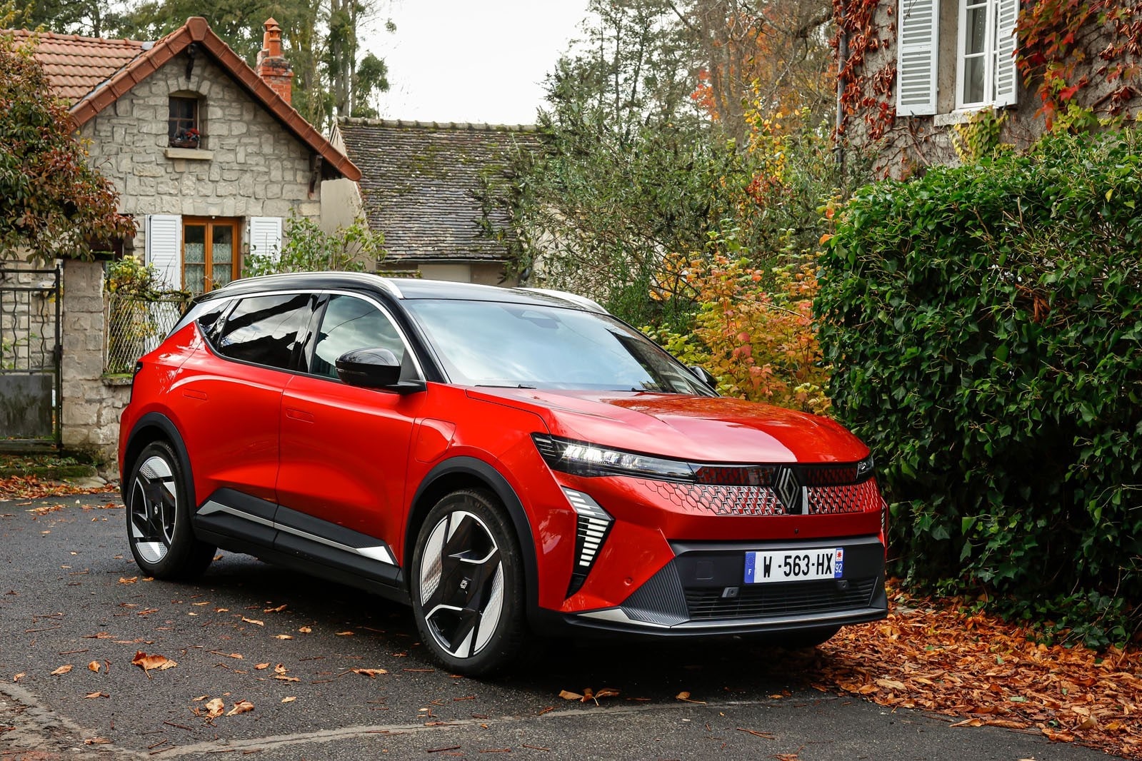Come va la Renault Scenic E-Tech 2024? Le prime impressioni della stampa estera