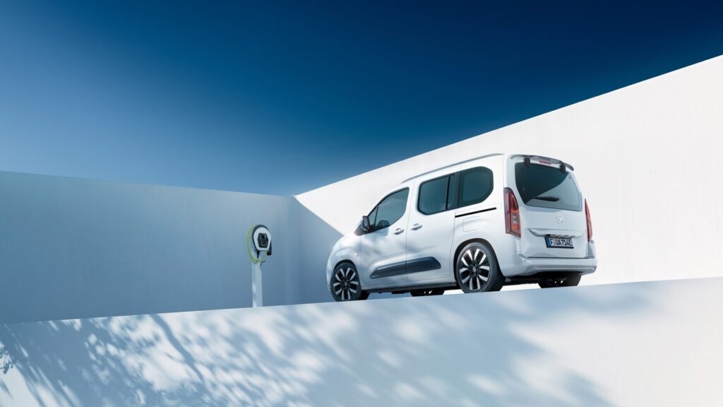 Zafira Electric e Combo Electric 2024: le novità di Opel per la mobilità elettrica