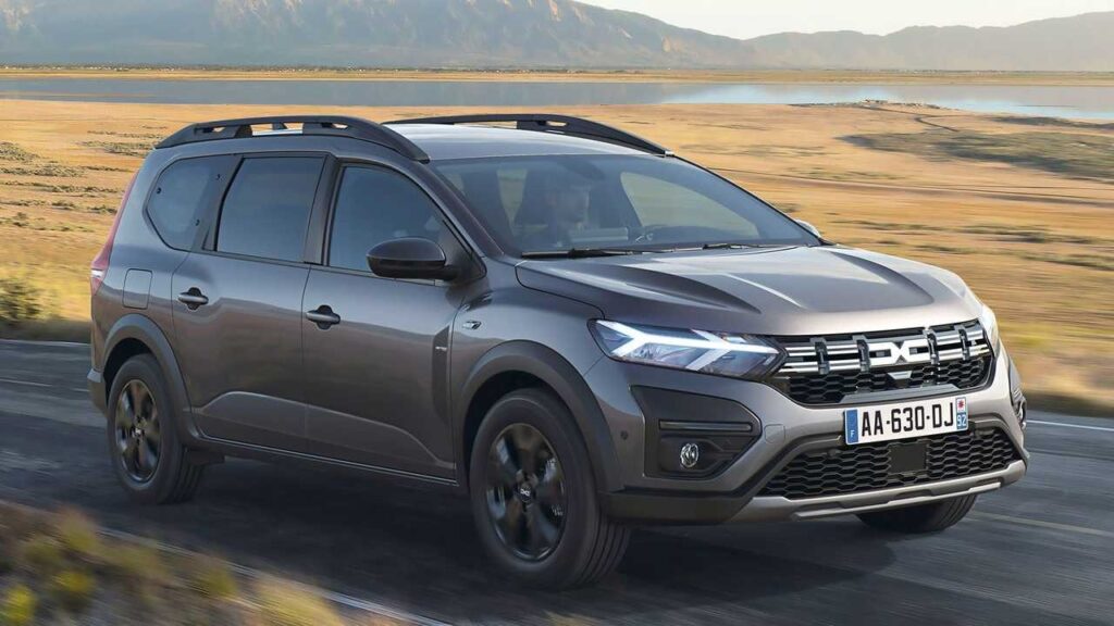 Dacia Jogger 2024: le caratteristiche con motori, prezzi e versioni