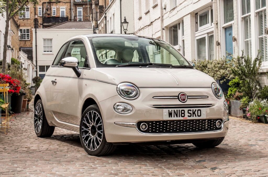 Fiat 500 Hybrid 2024: caratteristiche, dimensioni e prezzi