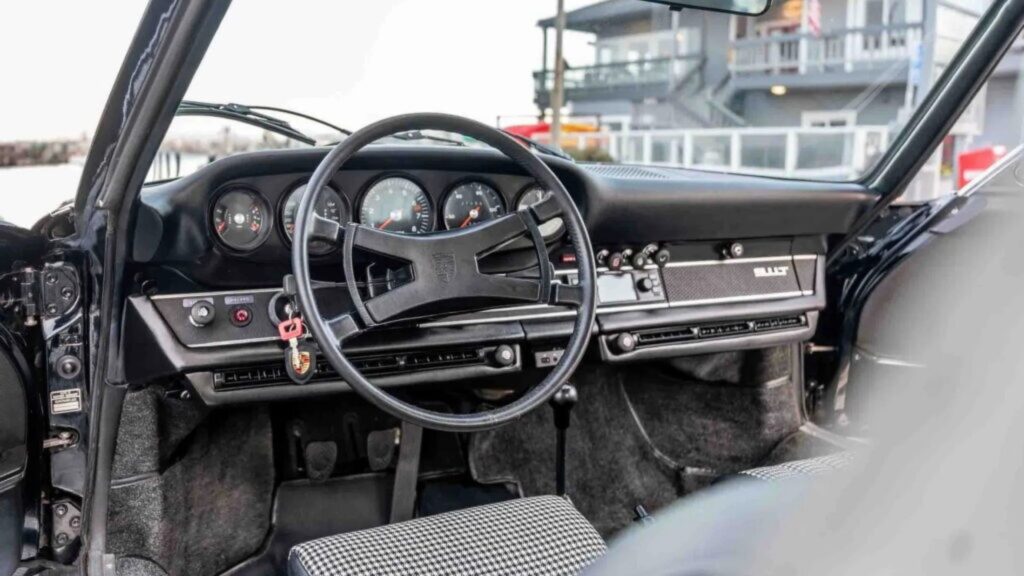 La Porsche 911T Targa, ex Ewan McGregor, è ora all’asta