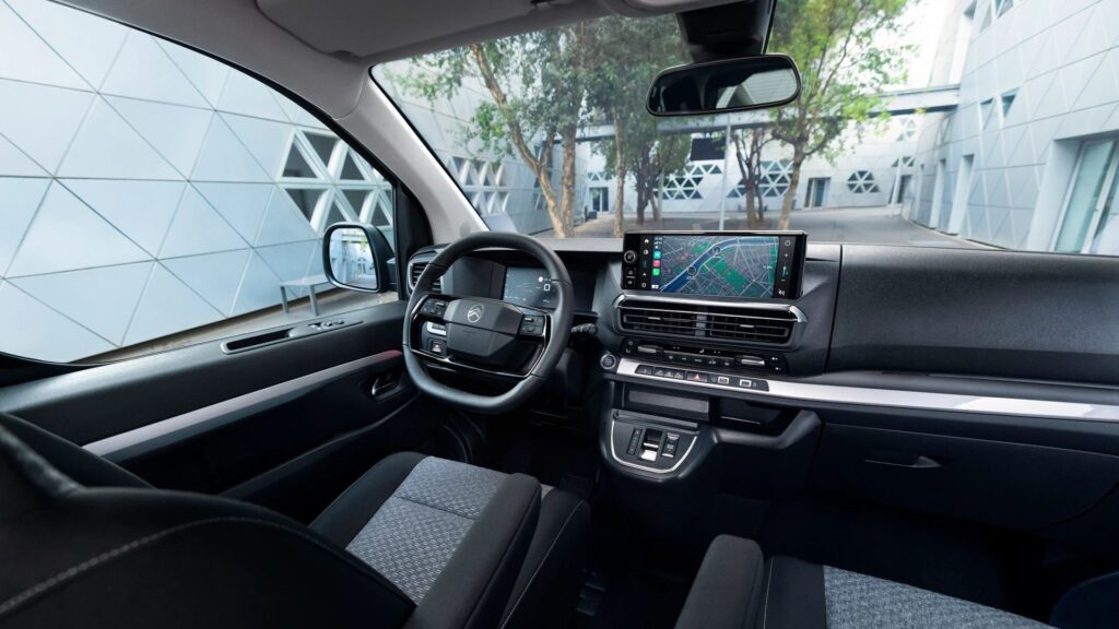 Come è fatto il Citroën ë-spacetourer 2024: caratteristiche e prestazioni del MPV elettrico