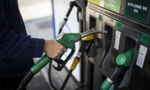 Carburanti, stop al ribasso: dopo tre mesi tornano a salire i prezzi di benzina e diesel