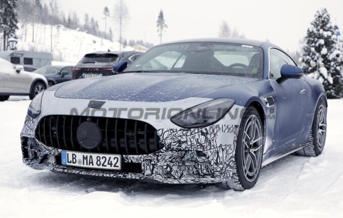 Mercedes-AMG GT 53 Coupe - Foto spia 13-12-2023
