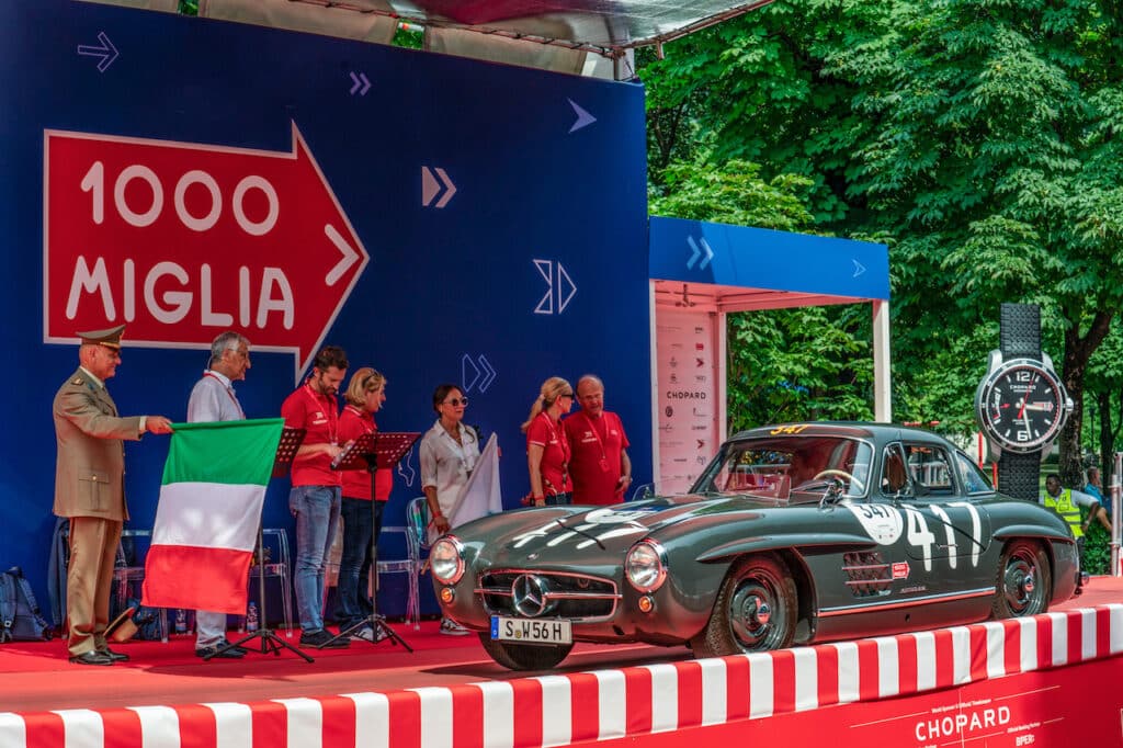 Mercedes: al volante di una 300 SL Coupé alla 1000 Miglia 2024