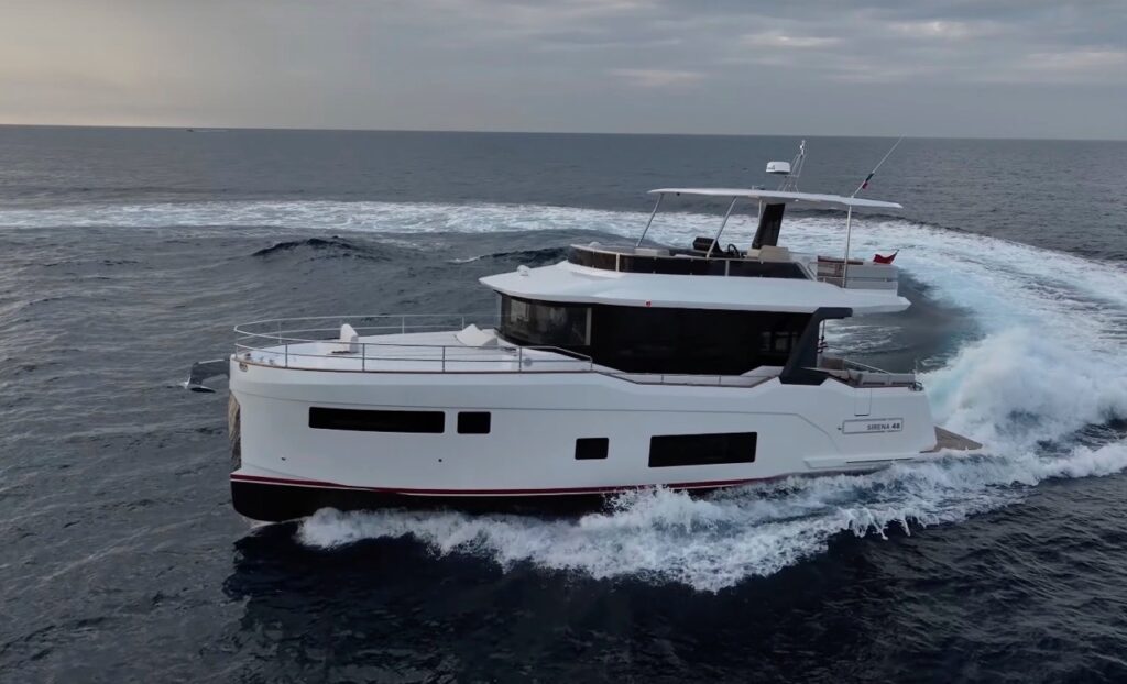 Sirena 48 2024: la prova della nuova barca a motore da Cannes [VIDEO]