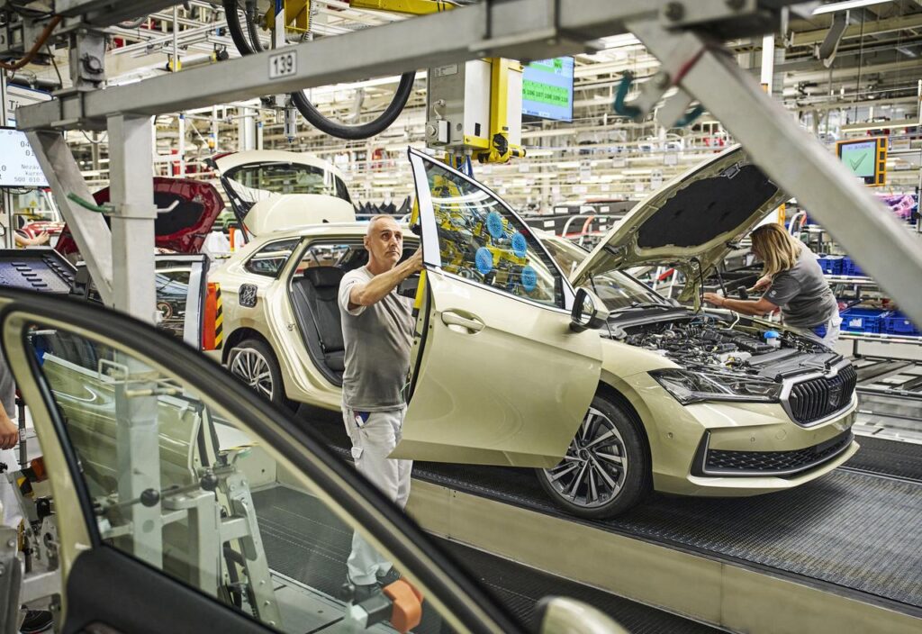 Skoda Superb 2024: partita la produzione nello stabilimento di Bratislava [FOTO]