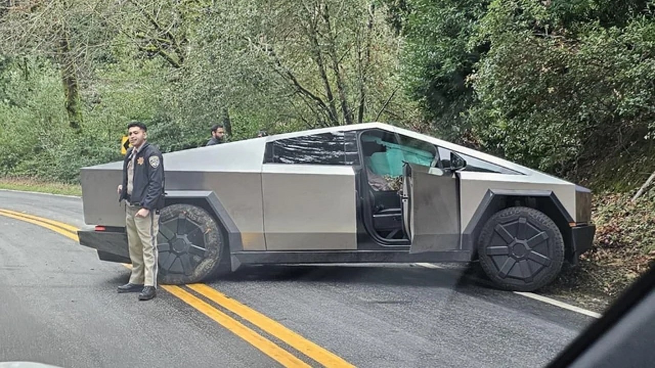 Tesla Cybertruck: primo incidente per il pickup [VIDEO]