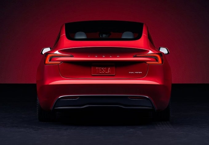 Tesla richiama oltre 2 milioni di veicoli per problemi alla funzione di guida assistita